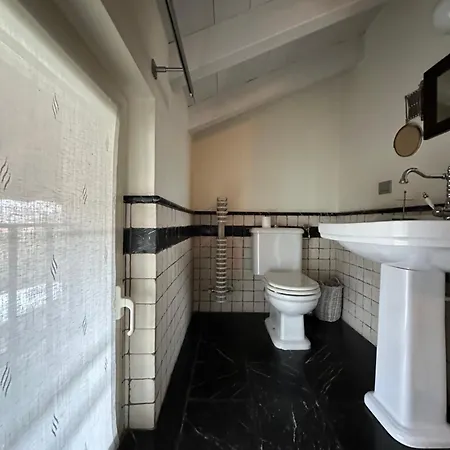 Appartamento Shangri La - Two Bedroom Mansard Brescia