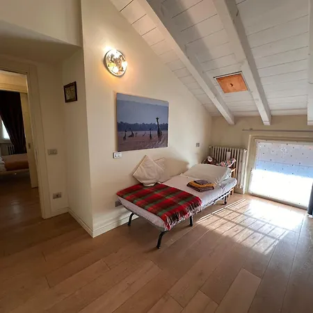 Shangri La - Two Bedroom Mansard Brescia