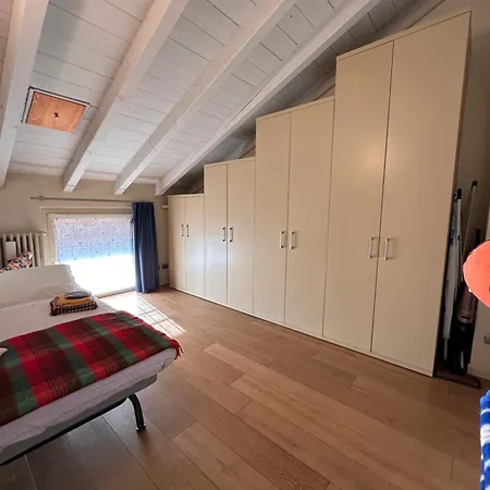 Shangri La - Two Bedroom Mansard * Brescia