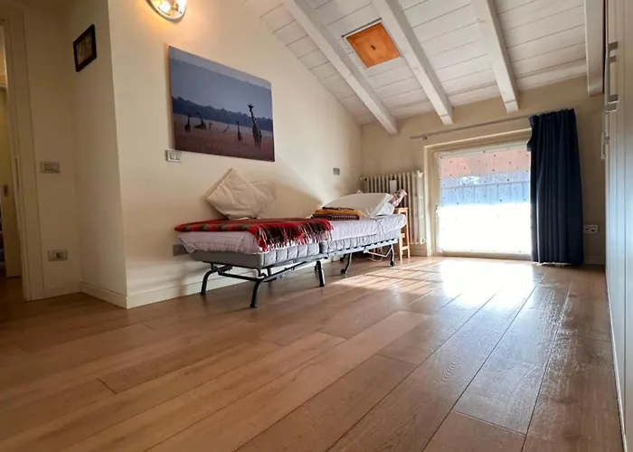 Shangri La - Two Bedroom Mansard 아파트 브레시아