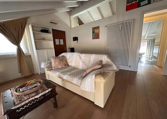 Shangri La - Two Bedroom Mansard Lejlighed