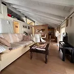 Shangri La - Two Bedroom Mansard Apartamento *