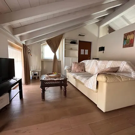 Shangri La - Two Bedroom Mansard Bréscia