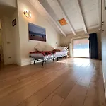 Shangri La - Two Bedroom Mansard Apartman Brescia