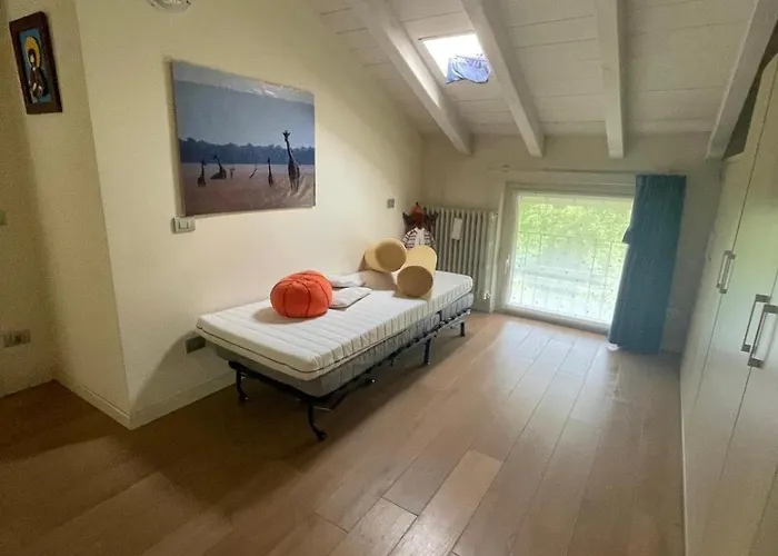 Апартаменты Shangri La - Two Bedroom Mansard