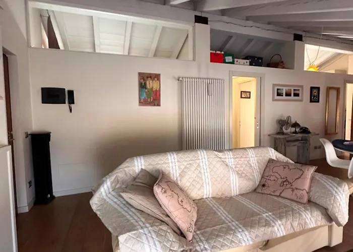 Shangri La - Two Bedroom Mansard Брешия